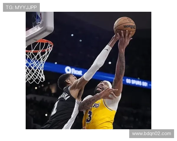 文班亚马38+16+5帽再创纪录 马刺豪取13胜